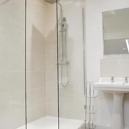 Warner Lea * Bowness-on-Windermere