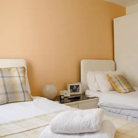 Warner Lea Holiday home *